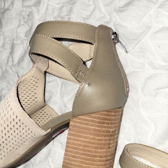 Marc Fisher Leather Perforated Wedges 10 - Picture 6 of 11